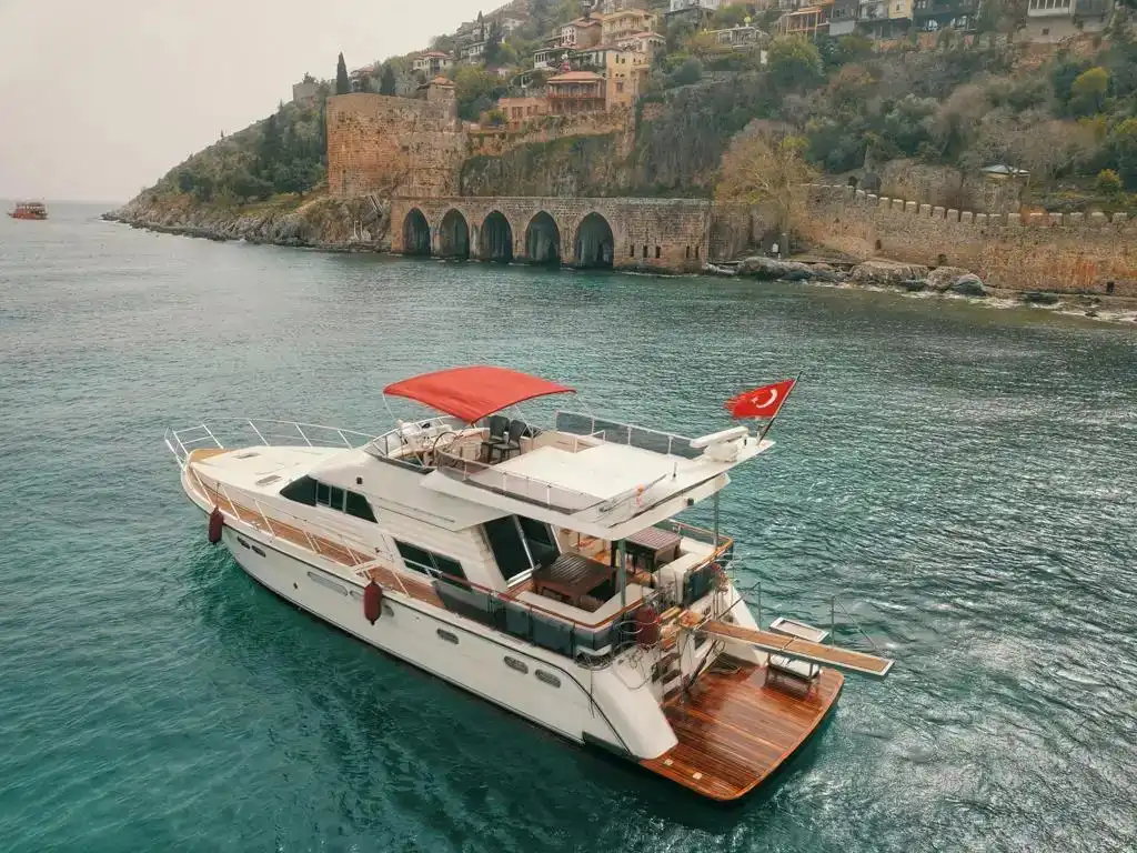 YACHT TAMARA